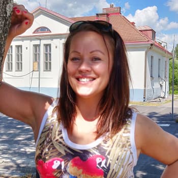 Heidi Pakarisen keikkailuun kuuluu aikatauluttamista, suunnittelua ja someilua