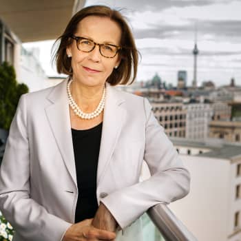 Maailmanpolitiikan näkymättömät sankarit - Ritva Koukku-Ronde