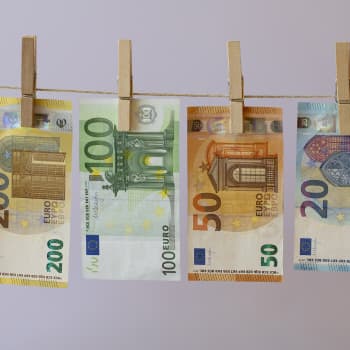 Ensimmäiset päivät - eurot ovat täällä!