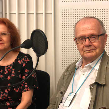 Latinankielisen viikkokatsauksen toimittajat Virpi Seppälä-Pekkanen ja Tuomo Pekkanen