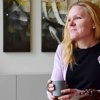 Lapsiasiavaltuutettu Elina Pekkarinen: Lapsiperheille palveluita ja rahaa, vanhemmille armollisuutta omaan vanhemmuuteen