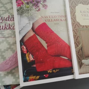 Merja Ojanperän elämä sai uuden suunnan - sisustusompelijasta tuli menestynyt neulesuunnittelija ja kirjailija