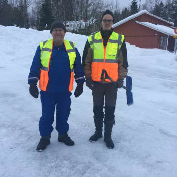 Kotitalkkarit auttavat lumitöissä vanhuksia Pyhtäällä