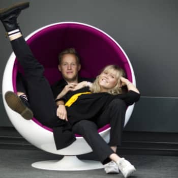Märta talar finska med Sauli Niinistö