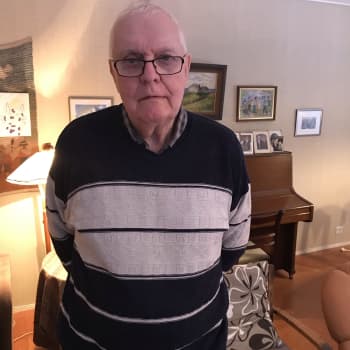 Spelman Lars Engstrand värnar om de traditionella danslåtarna från Jeppo