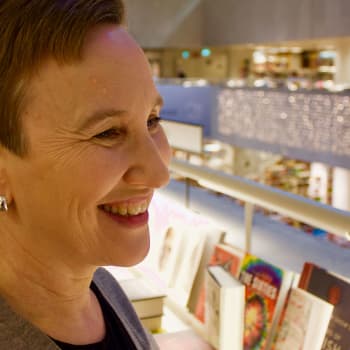 Paula möter Erkki Tuomioja