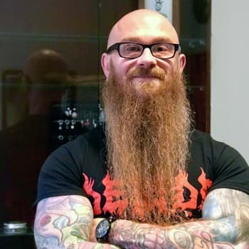 Sunnuntaivieras Teemu Almen