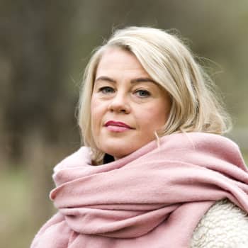 Veera Salmi kertoo kirjastaan Saari