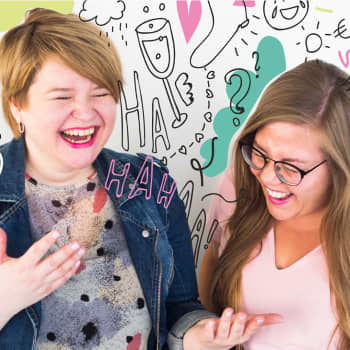 Kaverin puolesta kyselen -podcastin Anna Karhunen ja Tiia Rantanen: Kavereiden mokailu helpottaa omasta häpeästä vapautumista