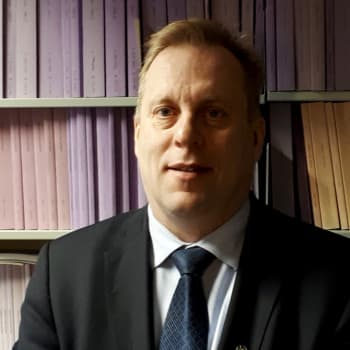 Miten käy EU:ssa oikeusvaltioperiaatteen noudattaminen, professori Juha Raitio.