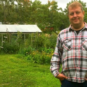 Ville Lähteen puutarhassa komposti on kaiken keskipiste