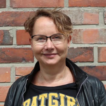 Kuusi kuvaa sukupuolentutkija Tuula Juvosen elämästä