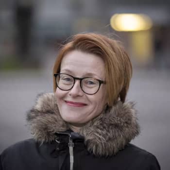 Asta Lepän kolumni: Palvo itseäsi tai ole pelkkä luuseri