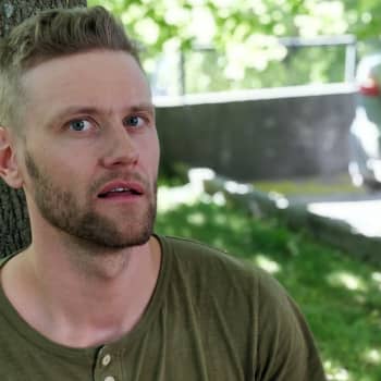 Porno kaappasi vallan koomikon arjesta: Sessiot kestivät tuntikausia