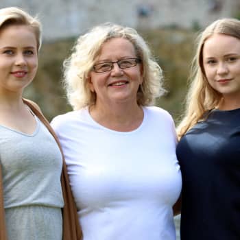 Savonlinnalaisperheen äiti ja kaksi tytärtä valmistuvat samaan ammattiin yhtä aikaa