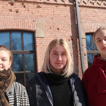 YLE Tampere: Tampereen yhteiskoulun lukiossa sisällissodasta opitaan aidoilla tapahtumapaikoilla