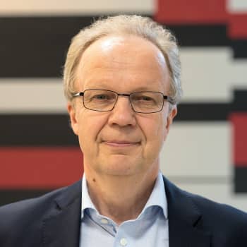 Unto Hämäläinen puolustaa mieleipidemittausten tekijöitä.