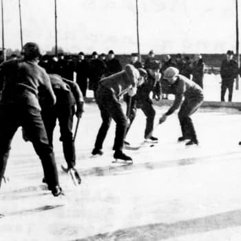 Hockeyn saapuminen Suomeen ja vuosikymmenet ulkojäillä