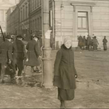 Sisällissota 1918 - punaiset muistot: Työväen eduskunnasta sanitääriksi ja Santahaminaan (Elin Janhunen)
