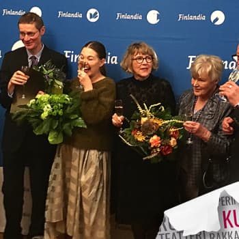 Kultakuume: Finlandia-voittajat valinneet Elisabeth Rehn ja Matti Rönkä puhuvat maailman paineesta ja kirjallisuudesta