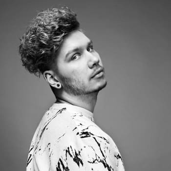 YLE Kymenlaakso: Aleksanteri Hakaniemi - Miten kouvolalaisesta katusoittajasta tuli yksi vuoden kehutuimmista artistitulokkaista