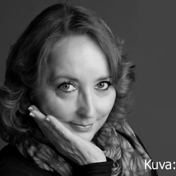 Kuusi kuvaa: Katriina Järvinen nosti luokkaerot esiin