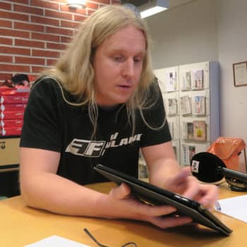 Radio Suomi Hämeenlinna: Mediakasvattaja: "Pieni koululainen ei ole tarpeeksi vanha itse päättämään, saako hän käyttää puhelinta yöllä"