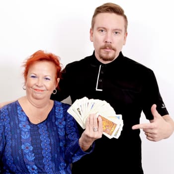 Perttu Häkkinen: Tarot - itsereflektion ja initiaation väline
