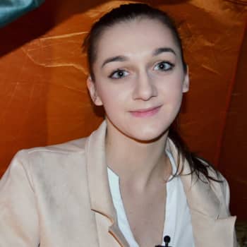 Kesäteltta: Katja Volkova harjoittelee nuoren naisen elämää