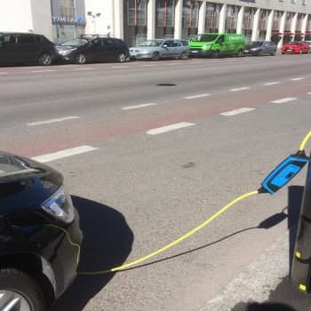 YLE Helsinki: Sähköautolla pääsee jo pitkälle, mutta kuka maksaa latauksen?
