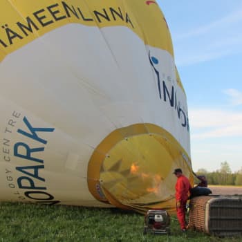 Jokapaikan Reetta: Kuumailmapalloilemassa Hämeenlinnassa