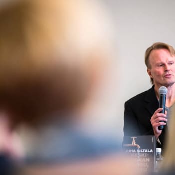 Ajantasa: Professori Juha Siltala: "On lyhytnäköistä politiikkaa aina vain painaa työn hintaa ja vähentää työvoimaa - kukapa silloin tuotteet ostaa"