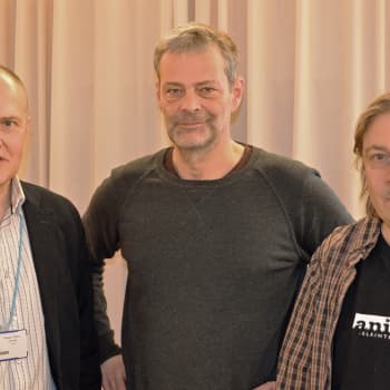 Roman Schatzin Maamme-kirja: Huijarien armoilla