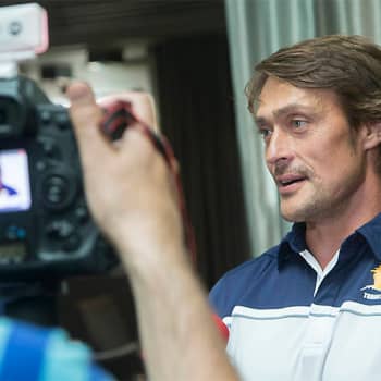 Urheiluilta: Uskalletaanko Suomessa kritisoida Teemu Selännettä? Yle Puheen Urheiluillan aiheena urheilujournalismi
