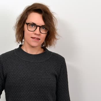 Puheen Iltapäivä: Ylva Haru: Tykkään sanoittaa tuokioita - arjen pieniä, suuria hetkiä