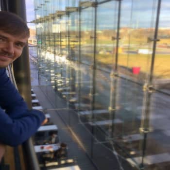 YLE Helsinki: Miksi rumpusoolot ovat niin koomisia, Teppo Mäkynen?