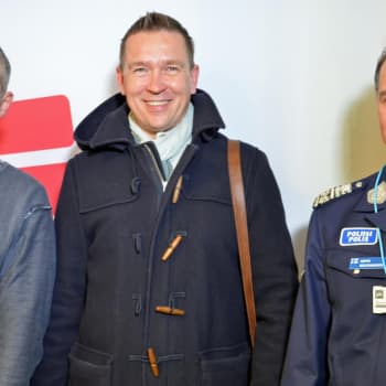 Roman Schatzin Maamme-kirja: Miksi suomalainen luottaa poliisiin?