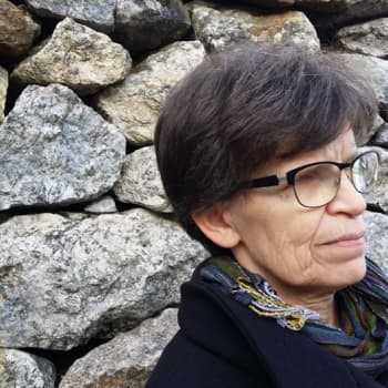 Sunnuntaivieras: Sunnuntaivieraana on kaustislainen rehtori Taina Lehtonen, joka muistaa kaikki oppilaiden nimet 40 v:n ajalta