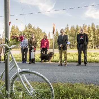 Radio Suomi Kuopio: Siilinjärven haamupyörää kommentoivat rehtori ja haamupyörän tuonut