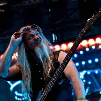 YLE Savo: Marco Hietala: Emme ole virtuoosisoittajia vaan inhimillisiä esiintyjiä
