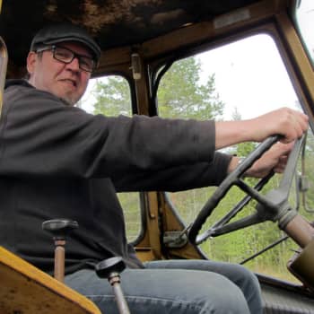 Nerkoonniemi, Lapinlahti ja Iisalmi: Riistalintutarha, Hätäapukissala, pappamopo ja traktori