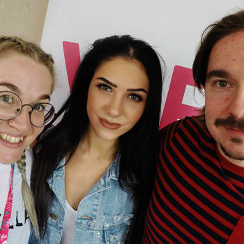 YleXPop: Evelina: "En koe että mulla on tarvetta sensuroida itseäni millään tavalla."