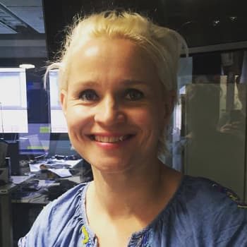 YleX Bäkkäri: Karoliina Blackburn: "Yrittäjän ja freelance-näyttelijän työ on henkisesti saman tyyppistä ja fyysisesti hyvin eri tyyppistä."