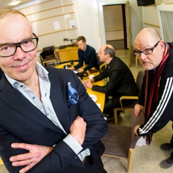 Pyöreä pöytä: Työajan lisäys on historiallinen suunta työntekijäjärjestöiltä