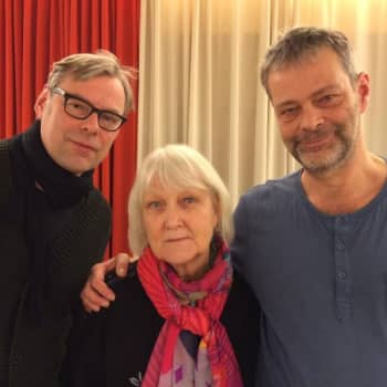 Roman Schatzin Maamme-kirja: Tuhannen teatterin maa
