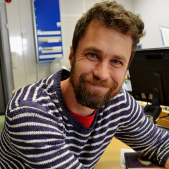 Radio Suomesta poimittuja: Onko salaliittoteoria vain harmitonta mielikuvitusta?
