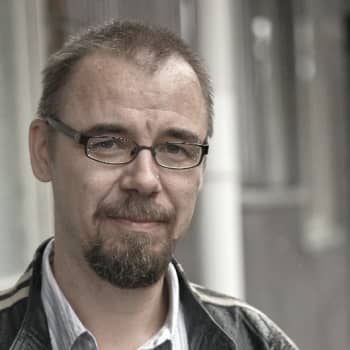 Viikon kirja: Kirjailija Juhani Känkänen ja romaani Luppa ja Tattis