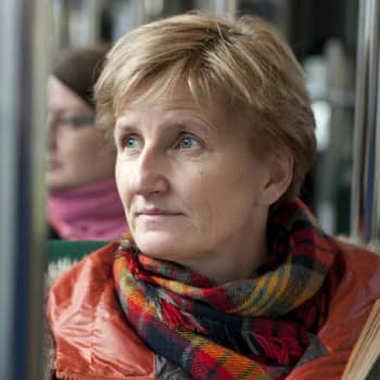 Viikon kirja: Kirjailija Minna Lindgren ja romaani Ehtoolehdon tuho
