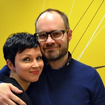 Katariina Souri: Tuomas Enbuske; Paljon helpompi mun on olla radio- tai tv-ohjelmassa kuin oikeassa maailmassa