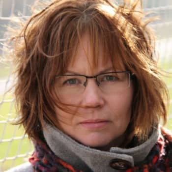 Viikon kirja: Kirjakerhon Viikon kirja Heli-Maija Heikkinen ja Viestikyyhkyupseeri